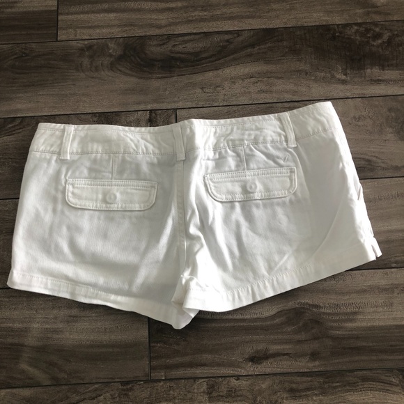 AE Soft Khaki Shorts - Picture 4 of 12